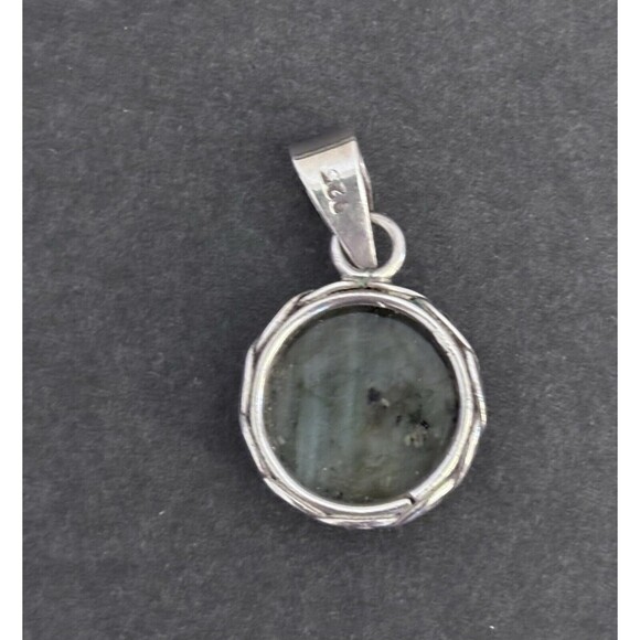 Sterling Silver Labradorite Pendant - Picture 2 of 4